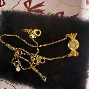 Gold Pendant Necklace purchased from Kate Spade ♠️
This is on smart sell 🙌🏼